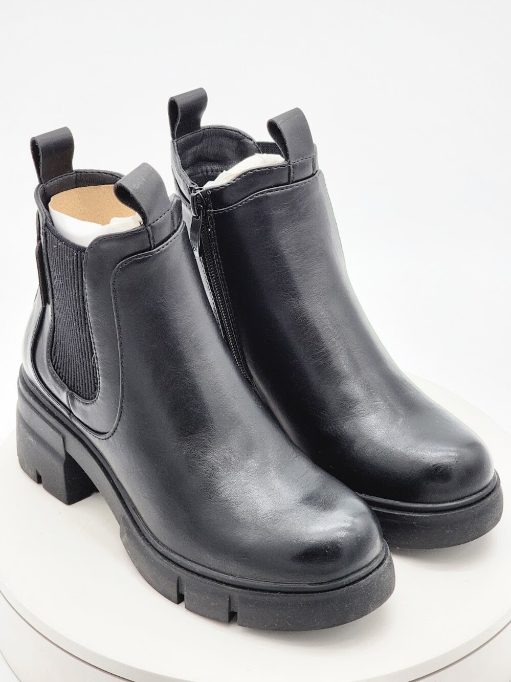 G.C. Shoes William Black Chelsea Ankle Boots Women’s Size 6.5 Lug Sole Zip